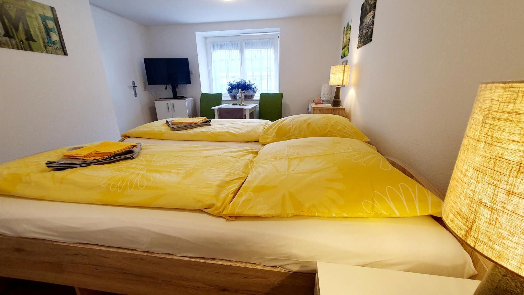 Apartment Gruener Fuerst Mit Sitzecke Im Innenhof & Naehe Park & Erdgeschoss Bad Muskau Quarto foto